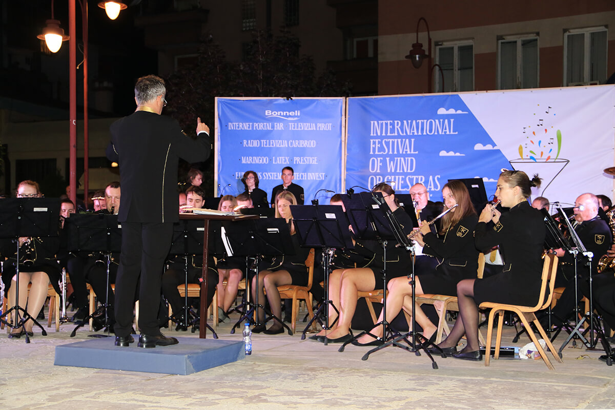 Дувачки оркестри по трећи пут од Цариброда праве град музике